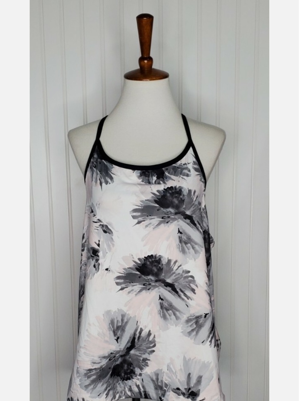 Delicate Floral Print Sleeveless Tank Top - Black & White